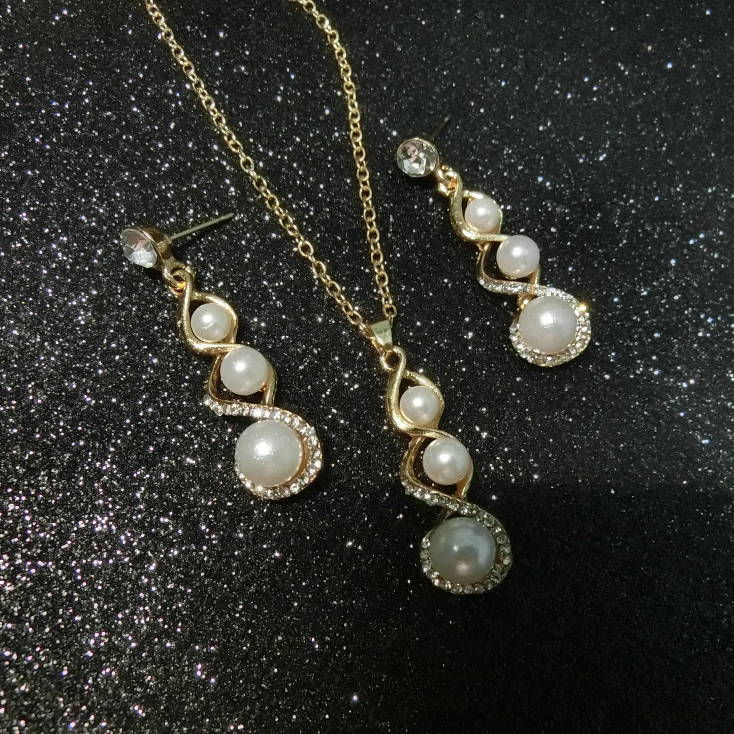 Elegant Pearl and Diamond Jewelry Set (Earrings & Necklace)