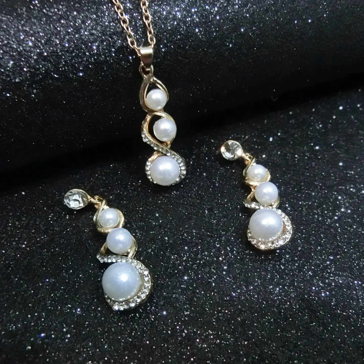 Elegant Pearl and Diamond Jewelry Set (Earrings & Necklace)