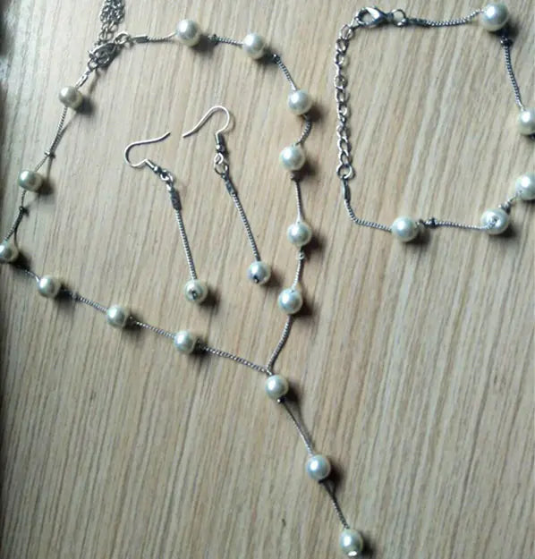 Elegant Pearl Jewelry Set: Necklace, Earrings, Bracelet