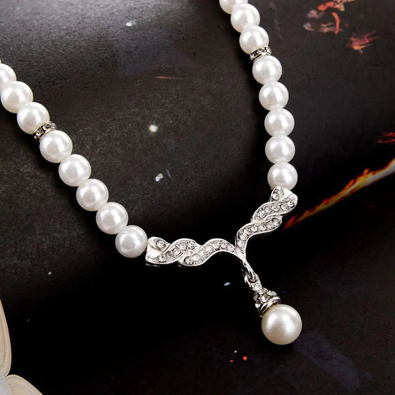 Elegant Pearl Jewelry Set with Crystal Inlaid Necklace