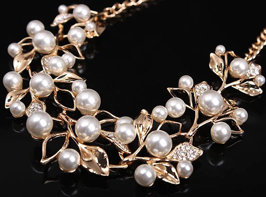 Fashionable Pearl and Diamond Bridal Jewelry Set