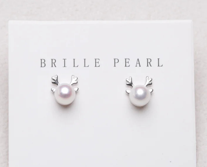 Pearl Jewelry Set with Minimalist Necklace and Earrings