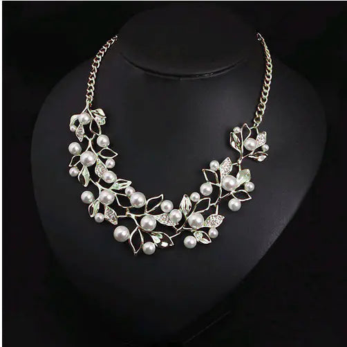Fashionable Pearl and Diamond Bridal Jewelry Set
