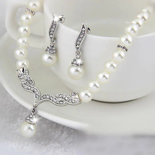 2-Piece Women's Monochrome Gold Jewelry Set for Weddings