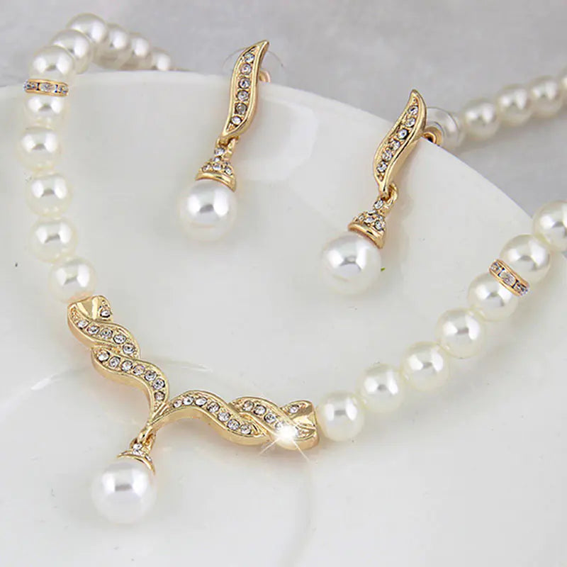 2-Piece Women's Monochrome Gold Jewelry Set for Weddings