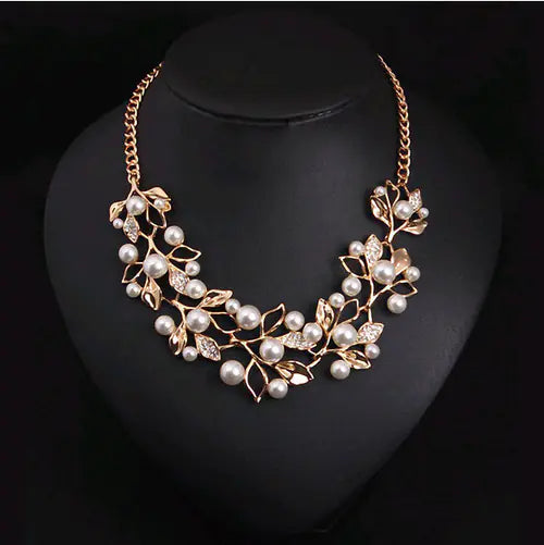 Fashionable Pearl and Diamond Bridal Jewelry Set
