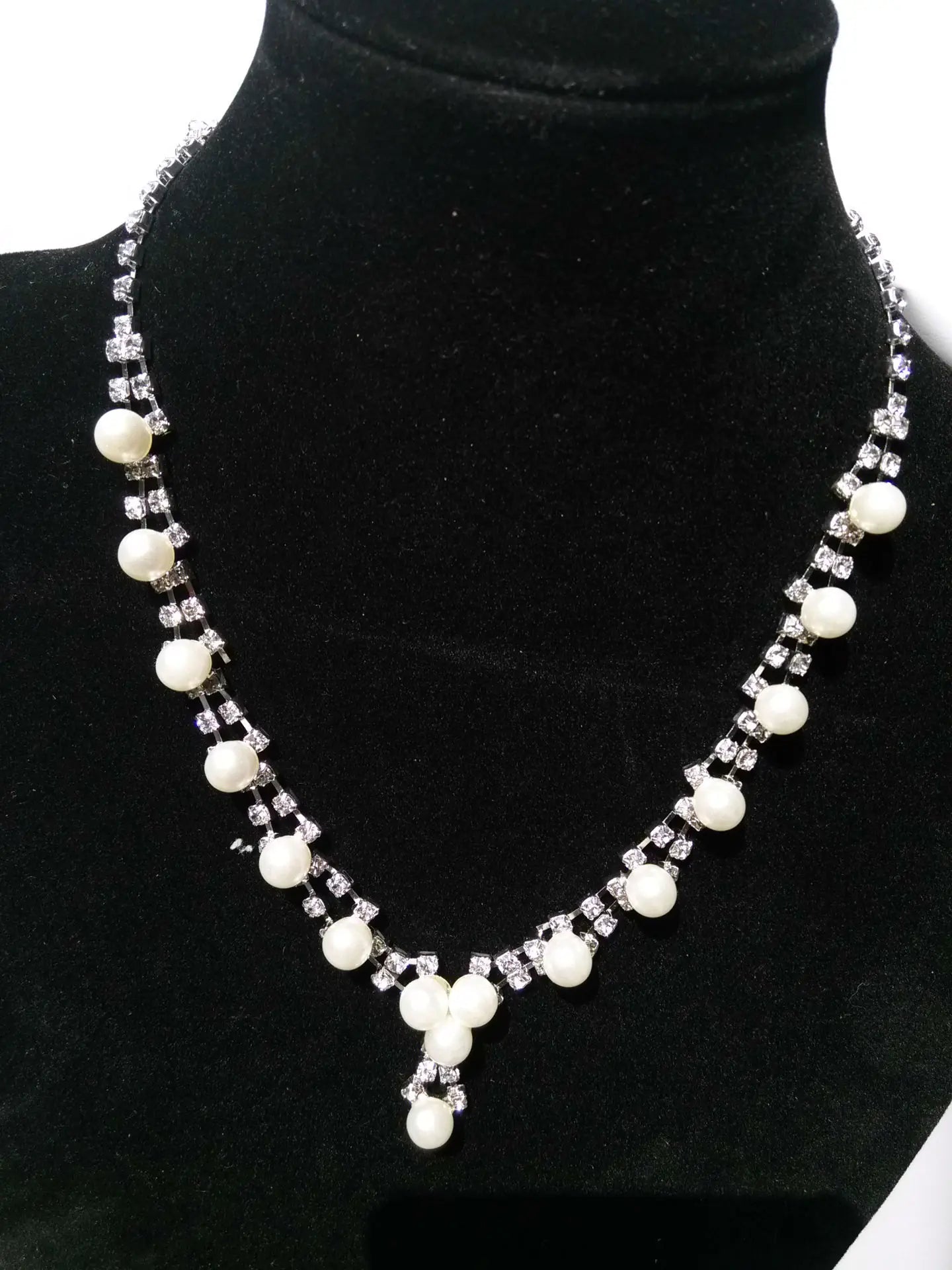 Minimalist Bridal Jewelry Set with Pearl Necklace
