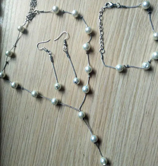 Elegant Pearl Jewelry Set: Necklace, Earrings, Bracelet