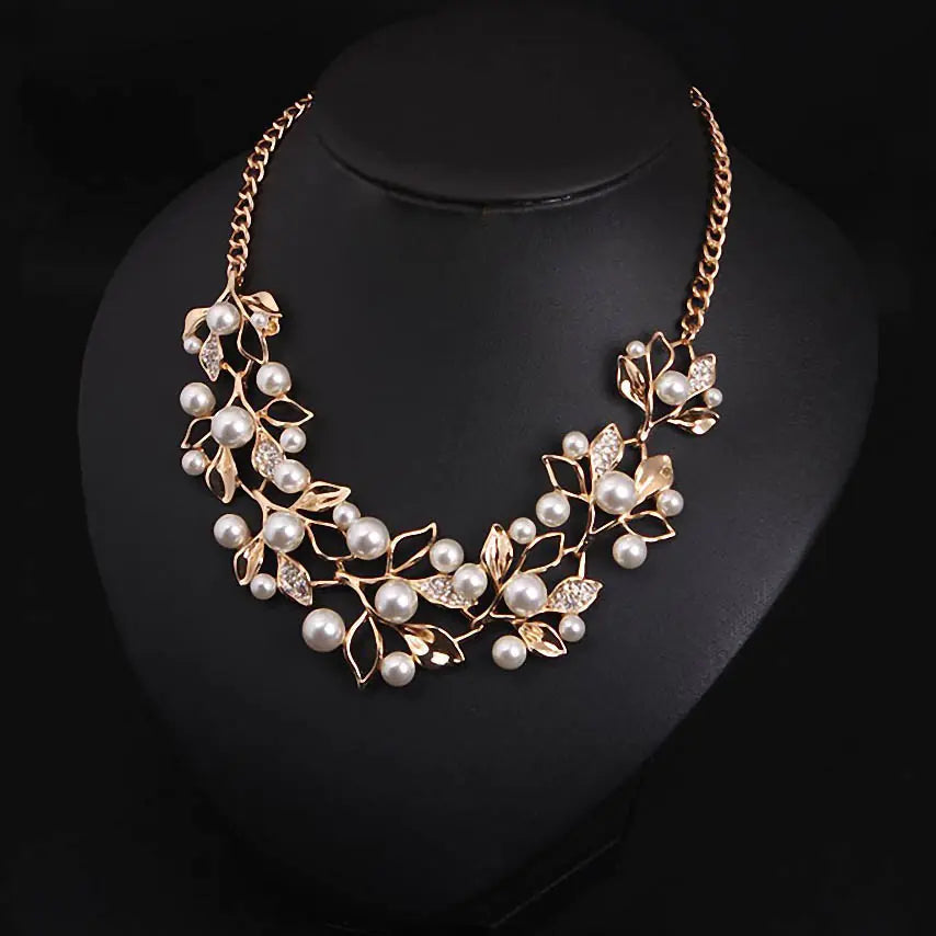 Fashionable Pearl and Diamond Bridal Jewelry Set