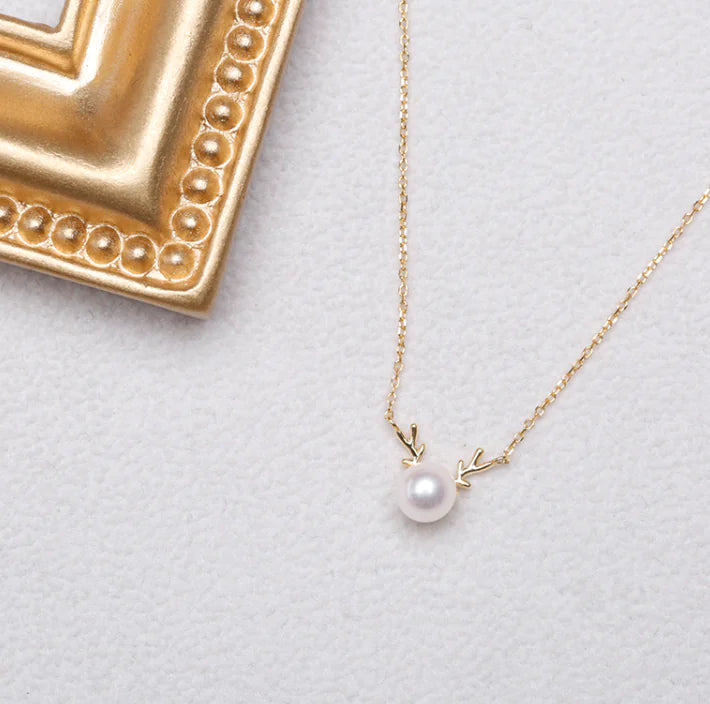 Pearl Jewelry Set with Minimalist Necklace and Earrings